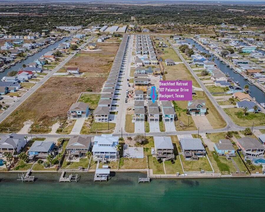 107 Palancar in Rockport, TX - Building Photo