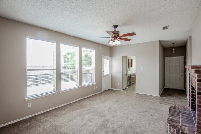 6366 Rainwater Way in Fort Worth, TX - Building Photo - Building Photo
