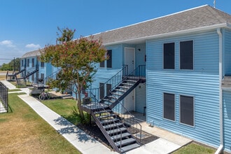The LUX Seaside in Portland, TX - Foto de edificio - Building Photo
