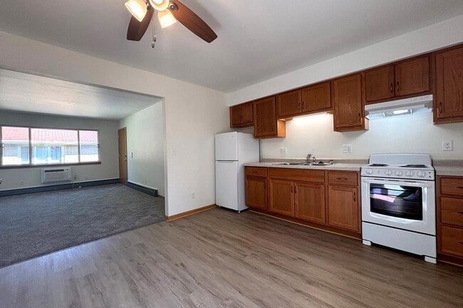 property at 2411 Brentwood Pkwy