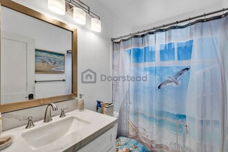 20902 Mission Ln in Huntington Beach, CA - Foto de edificio - Building Photo