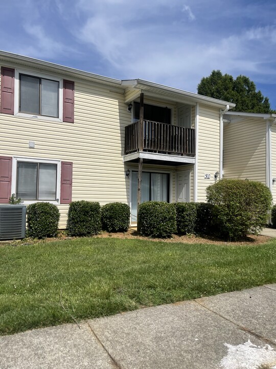 502 Mystic Dr in Greensboro, NC - Building Photo