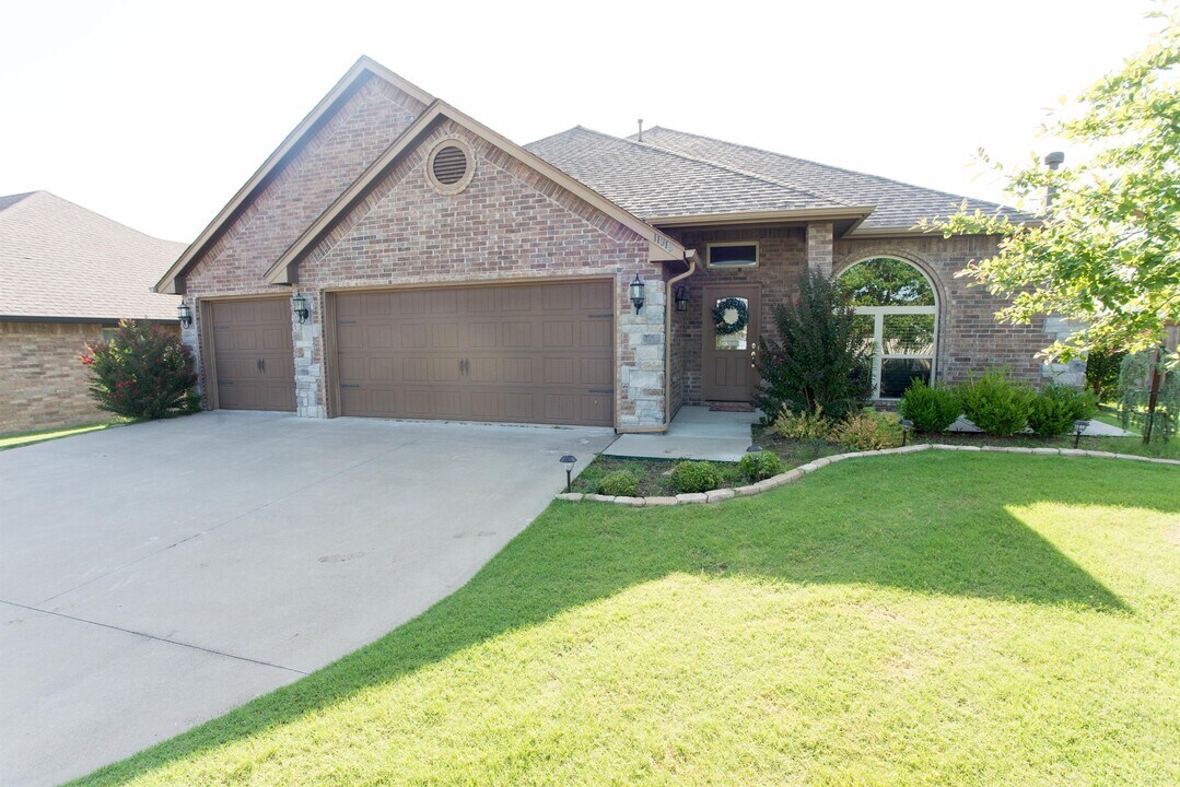 11015 Augusta Dr in Jenks, OK - Building Photo