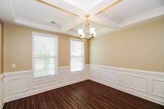 2225 Elizabeth Dr in Brandon, FL - Foto de edificio - Building Photo