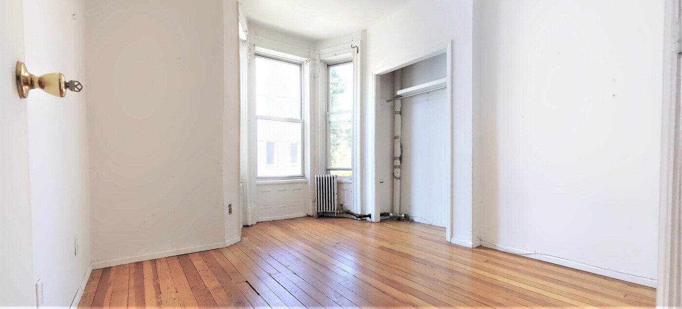 84 Newel St in Brooklyn, NY - Building Photo