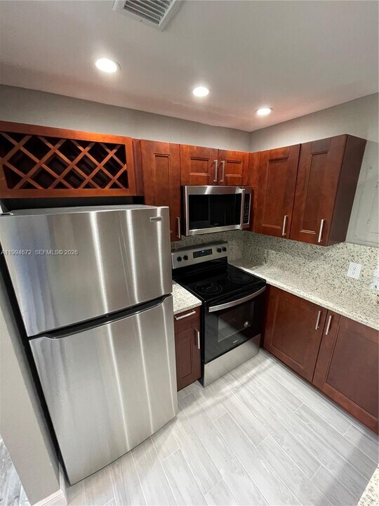 8911 NW 28th Dr in Coral Springs, FL - Building Photo