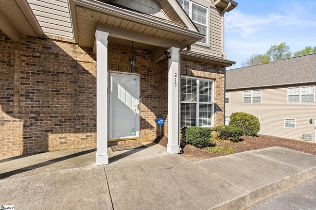 215 Ashby Dr in Greenville, SC - Foto de edificio - Building Photo