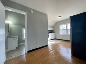 98 Manitoba Ave W in St. Paul, MN - Building Photo - Building Photo