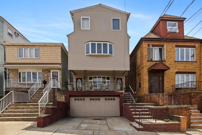 property at 146 W 30th St