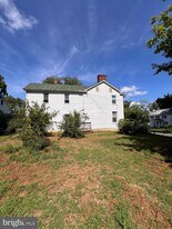 704 W Washington St in Charles Town, WV - Building Photo