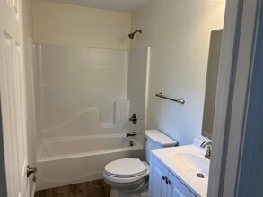 5 Red Maple Ln in Halfmoon, NY - Building Photo - Building Photo