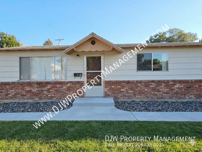 918 NW 4th St