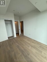 1 Fairview Rd E in Mississauga, ON - Building Photo - Building Photo