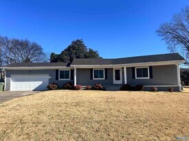 10302 Picadilly Ln SW in Huntsville, AL - Building Photo