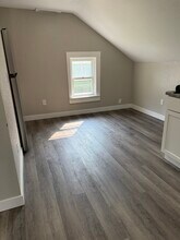 1140 High Ave, Unit Upper in Oshkosh, WI - Foto de edificio - Building Photo