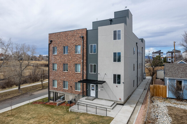 1241 Stuart St in Denver, CO - Foto de edificio - Building Photo