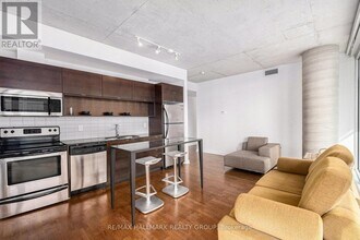 324-1324 Laurier Ave W in Ottawa, ON - Building Photo - Building Photo