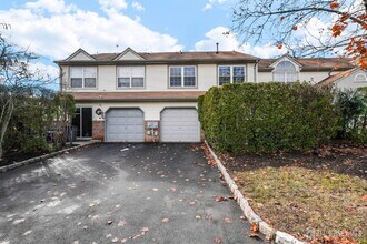 34 Sassafras Ct in North Brunswick, NJ - Building Photo - Building Photo