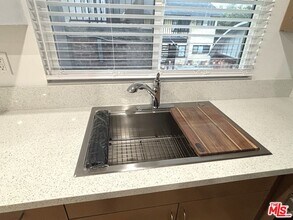 2115 Venice Blvd. in Los Angeles, CA - Foto de edificio - Building Photo