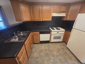 2060 E Belmont St in Springfield, MO - Building Photo - Building Photo