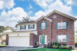 104 W Stoneridge Dr in Milford, OH - Building Photo