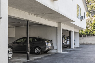 Stanley Gardens Apts - Spacious, Bright an... in Los Angeles, CA - Foto de edificio - Building Photo