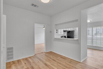 6044 Stoneybrook Dr in Fort Worth, TX - Foto de edificio - Building Photo