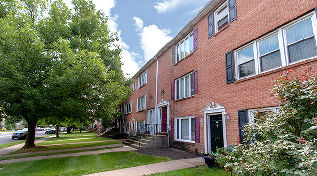 River Walk Townhomes in Bethlehem, PA - Building Photo - Building Photo