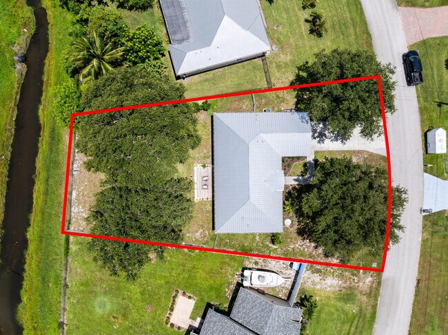 522 SW S Quick Cir in Port St. Lucie, FL - Building Photo - Building Photo