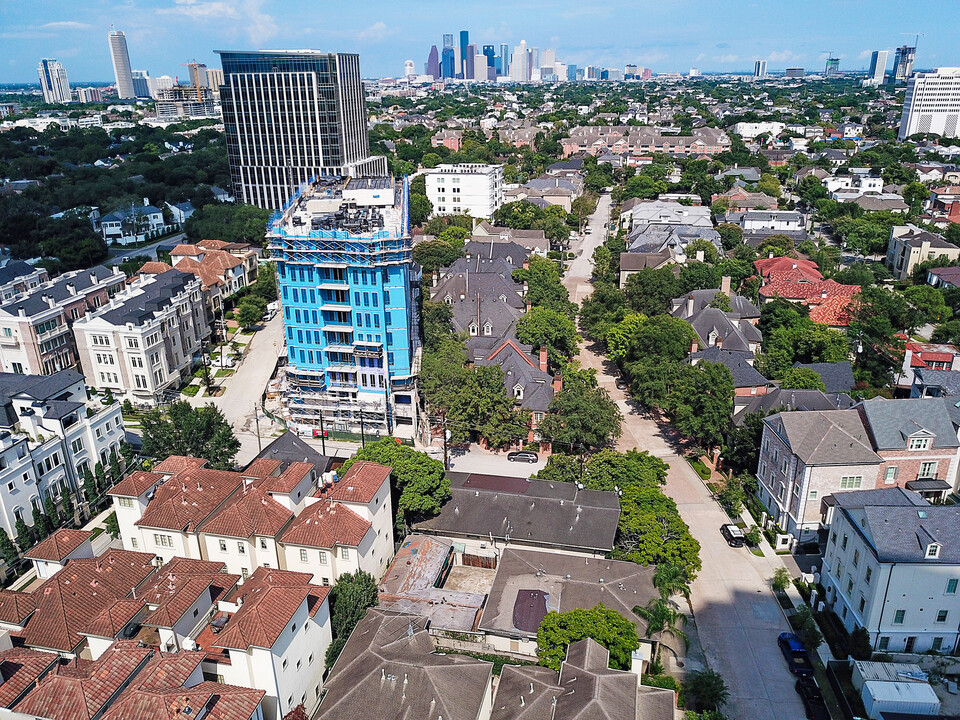 The Revere at River Oaks in Houston, TX - Building Photo