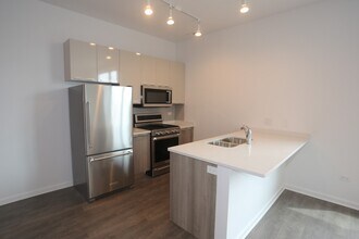 932 W Dakin St in Chicago, IL - Building Photo - Building Photo