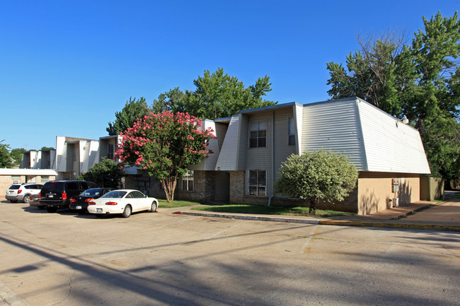 Woodward Manor in Oklahoma City, OK - Building Photo - Building Photo