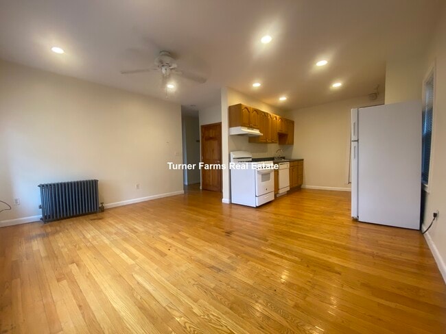 14 Alberta Ter, Unit 2 in Cambridge, MA - Building Photo - Building Photo