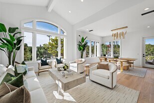 84 Sidney Bay Dr in Newport Beach, CA - Building Photo