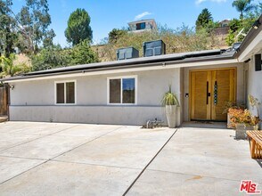 20159 Hatteras St in Los Angeles, CA - Building Photo - Building Photo