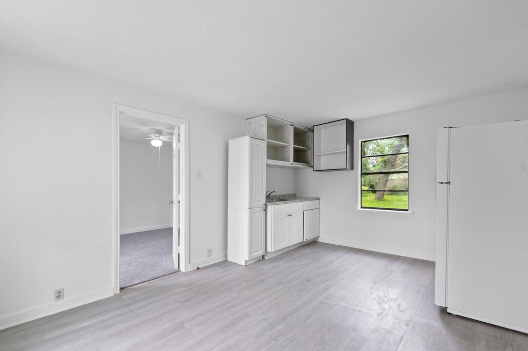 806 E Emily Ave in Wharton, TX - Building Photo