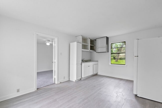 property at 806 E Emily Ave