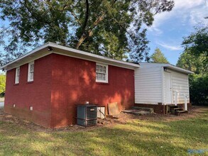 1813 Pulaski Pike NW in Huntsville, AL - Foto de edificio - Building Photo