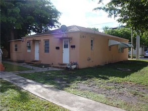 1105-1107 S 19th Ave in Hollywood, FL - Building Photo - Building Photo