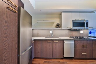 500 W Harbor Dr in San Diego, CA - Building Photo - Building Photo