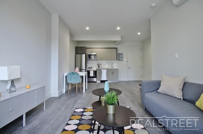 277 Linden St, Unit 3C