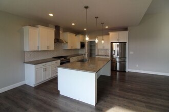 3735 W 49th Ave in Kennewick, WA - Building Photo - Building Photo