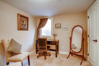 1367 S Beach Ct in Denver, CO - Foto de edificio - Building Photo