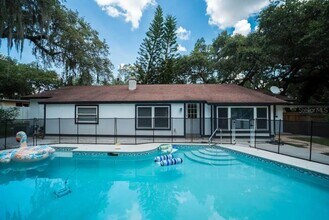 12216 Noreast Lake Dr in Tampa, FL - Building Photo - Building Photo