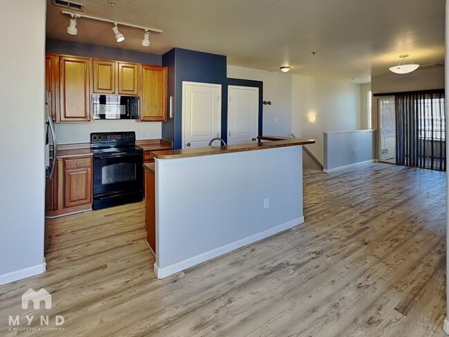 803 E 98th Ave, Unit 107 in Thornton, CO - Foto de edificio - Building Photo