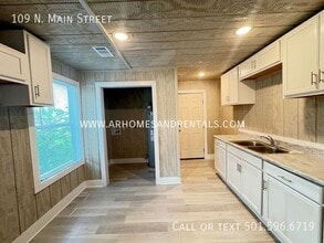 109 N Main in Garner, AR - Foto de edificio - Building Photo