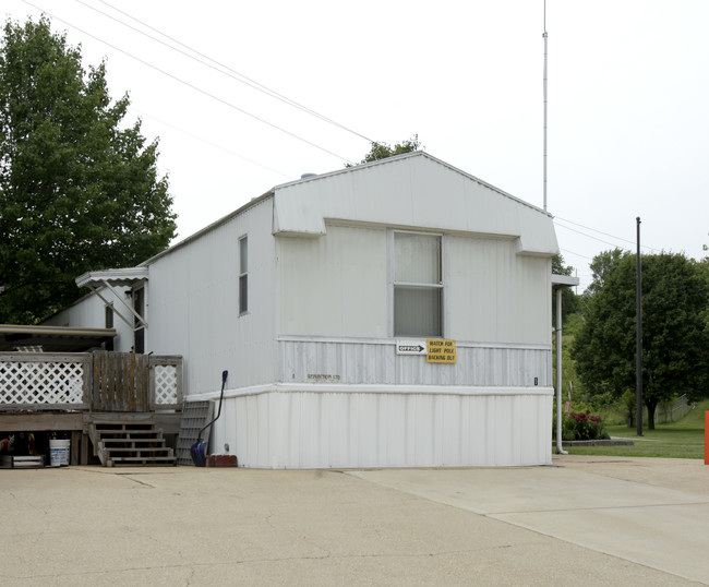 Covered Bridge RV Park in Fenton, MO - Foto de edificio - Building Photo