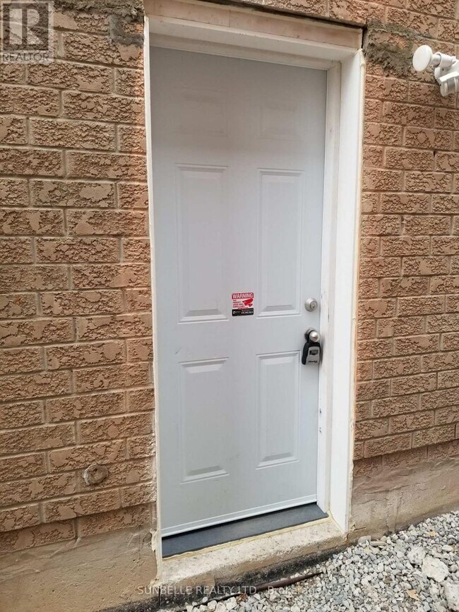 26 Senwood St in Brampton, ON - Building Photo - Building Photo