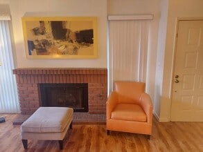 217 Ada Ave, Unit Ada Park in Mountain View, CA - Foto de edificio - Building Photo