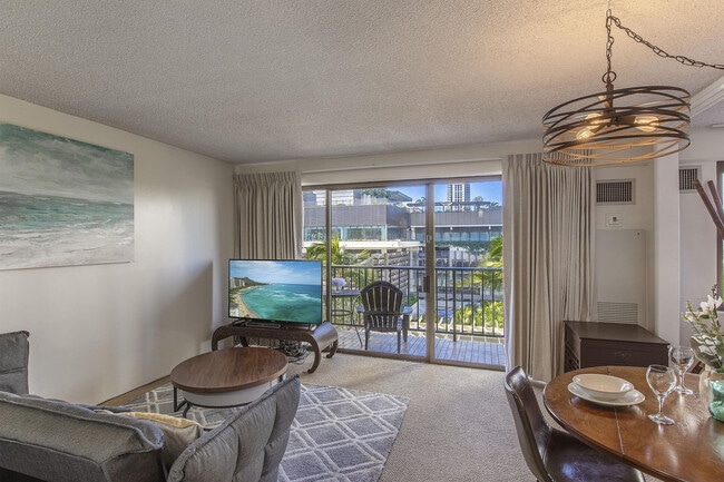 2140 Kuhio Ave. in Honolulu, HI - Building Photo - Building Photo